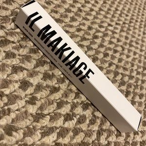 Il Makiage waterproof black liquid eyeliner